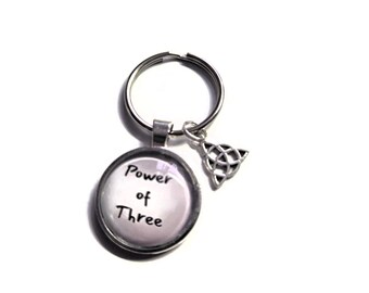 Collar o llavero de cristal hecho a mano Power of Three de 25 mm, regalo de joyería con temática de BRUJAS