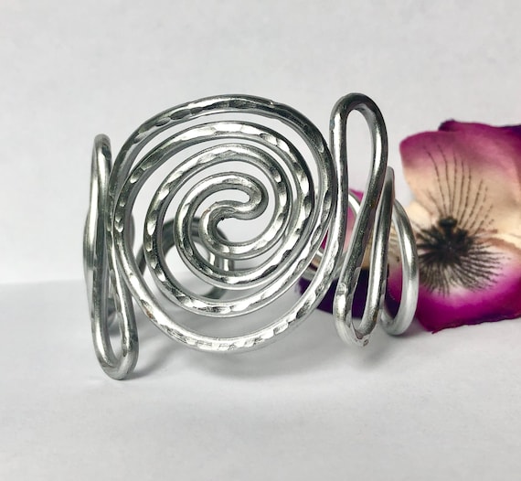 Wire Wrapped Swirl Wave Cuff Bracelet – Handcrafted Boho Aluminum Spiral Bangle, Adjustable Women’s Jewelry