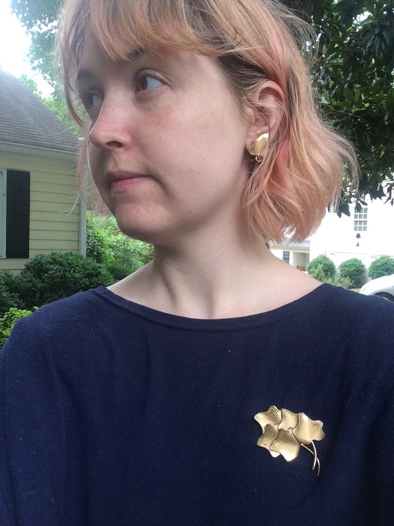 Vintage Coro Leaf Brooch and Clip-on Earrings Set gold-tone /& just right! Late mid-century Collectors Item in Superlative Condition
