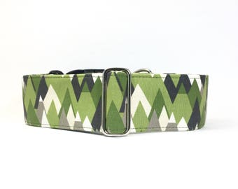 Mountains dog collar. Green mountains dog collar. Adventure dog collar with mountains. Mountains martingale collar. Green martingale.