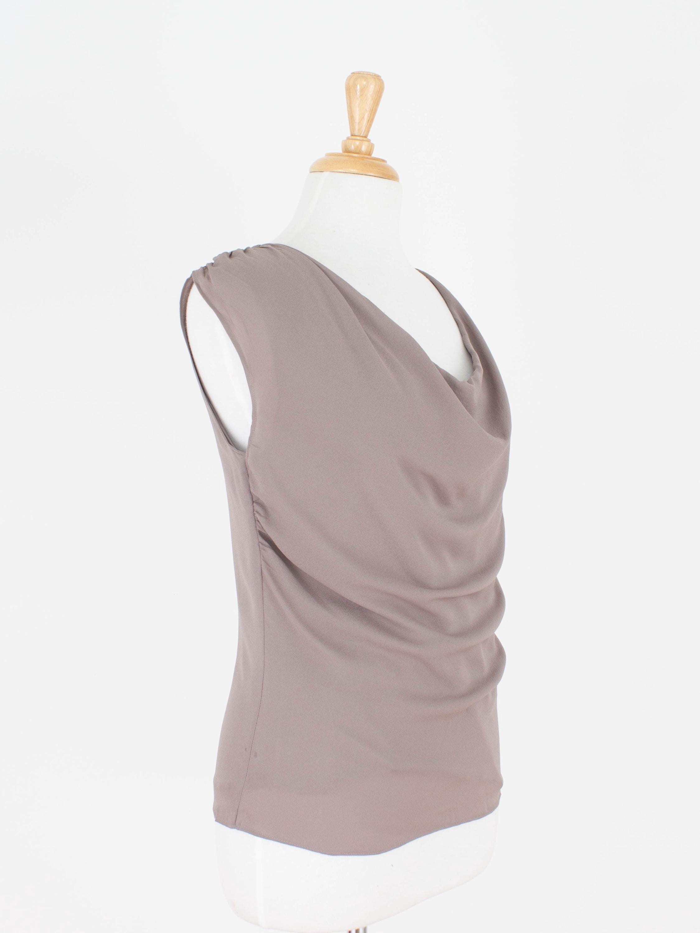 売れ筋商品|||ヒューゴボス カットソー トップス レディース Women's Sleeveless Cowl-Neck Silk Blouse Black Satin Cowl Neck Sleeveless Top | boohoo
