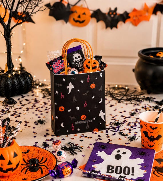 Halloween party bags. Halloween favor bags. Halloween bags. Halloween gift bags. (8)