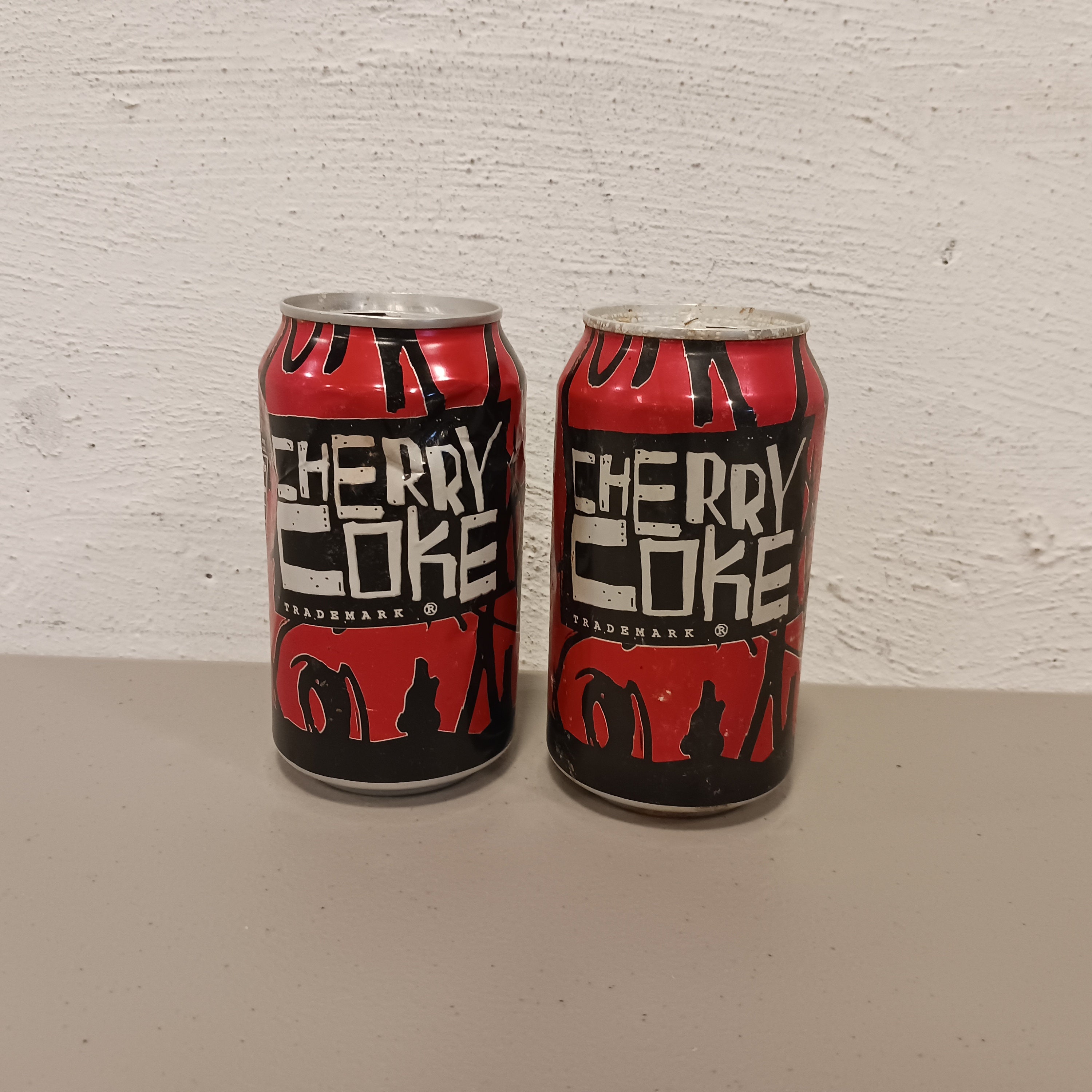 邦楽 The Cherry Cokes 25th Anniversary Check out this vintage '89 Cherry Coke can that's part of my
