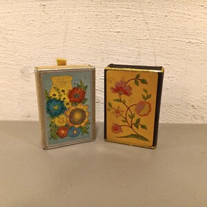 Conjunto de 2 cartas de baralho vintage Congress da década de 1970 com bordados florais