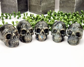 Talla de cristal de calavera de labradorita