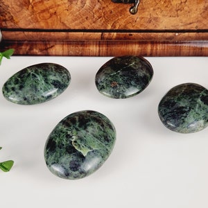 Piedra de palma de jade nefrita