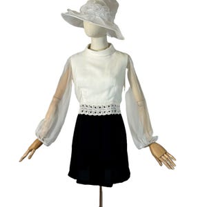 1960s Vintage Mini Dress / Elegant Retro Mod Fashion / Size 8 - 10