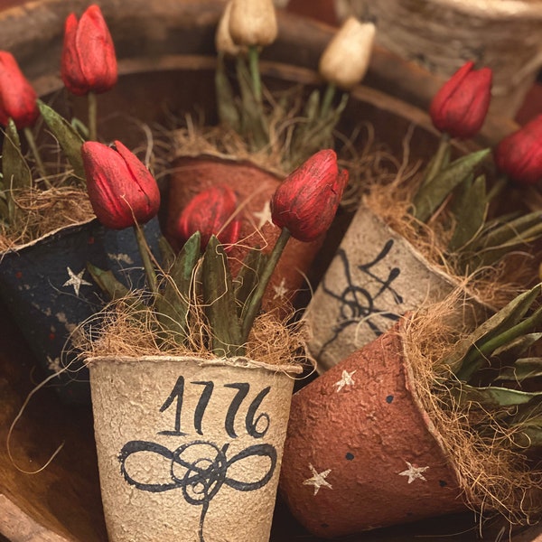 Patriotic Prim Pots| Grubby Tulips| Spring Decor| Patriotic Decor| Memorial Day| July 4th| Primitives| Primitive Goods| Handmade Primitives