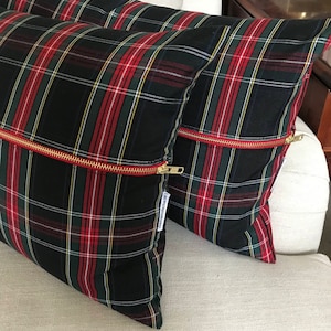 Housse de coussin lombaire tartan noir | Housse de coussin à carreaux de Noël, coussin à carreaux tartan Stewart, coussin de Noël, carreaux noirs, style enveloppe