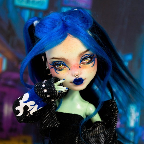 Raven, OOAK Monster High Repaint, Frankie Stein personalizzato di Dollecette