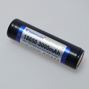 Keeppower 18650 3.7V 3000Mah 15A High Drain PCB Protected Removable Cell