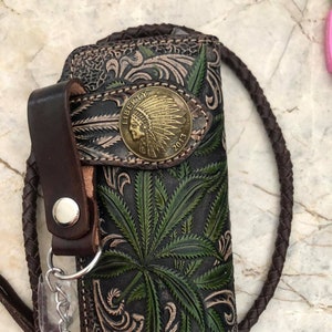 Geschnitzte Leder Herren Biker Brieftasche Kette Floral punziert Leder Bifold Brieftasche Western Cowboy Brieftasche Geschenk für ihn Geschenk für Männer Geschenk für Papa
