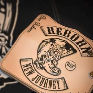 Cartera de motociclista de cuero tallado para hombre, billetera plegable de cuero con calavera y cadena, billetera de vaquero occidental, regalo para él, regalo para hombres, regalo para papá
