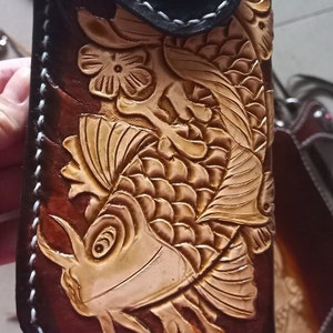 Geschnitzte Leder Herren Biker Brieftasche Kette Karpfen Fisch Punzierte Leder Bifold Brieftasche Western Cowboy Brieftasche Geschenk für ihn Geschenk für Männer Geschenk für Papa