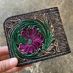 Cartera de cuero tallada a mano, cartera floral, cartera plegable estilo vaquero occidental para hombre, cartera de cuero repujado, regalo para él, regalo para hombre, regalo para papá