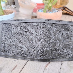Cartera de cuero tallada a mano, cartera floral, cartera plegable estilo vaquero occidental para hombre, cartera de cuero repujado, regalo para él, regalo para hombre, regalo para papá