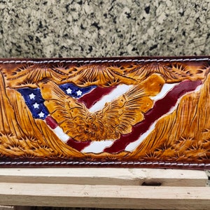 Handgefertigte geschnitzte Lederbrieftasche Florale Brieftasche Western Cowboy Bifold Herren Brieftasche Punzierte Leder Brieftasche Geschenk für Ihn Geschenk für Männer Geschenk für Papa