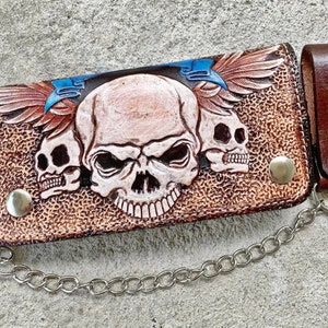 Geschnitzte Leder Herren Biker Brieftasche Kette Schädel punziert Leder Bifold Brieftasche Western Cowboy Brieftasche Geschenk für ihn Geschenk für Männer Geschenk für Papa