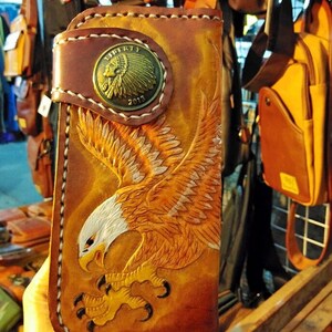 Cartera de motociclista de cuero tallado para hombre, billetera plegable de cuero con águila y cadena, billetera de vaquero occidental, regalo para él, regalo para hombres, regalo para papá