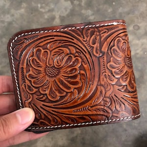 Cartera de cuero tallada a mano, cartera floral, cartera plegable estilo vaquero occidental para hombre, cartera de cuero repujado, regalo para él, regalo para hombre, regalo para papá