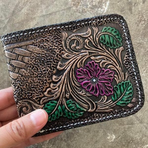 Handgefertigte geschnitzte Lederbrieftasche Florale Brieftasche Western Cowboy Bifold Herren Brieftasche Punzierte Leder Brieftasche Geschenk für Ihn Geschenk für Männer Geschenk für Papa