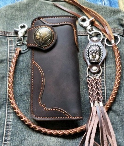 LEATHER CARDHOLDER WITH CHAIN LINK STRAP in brown