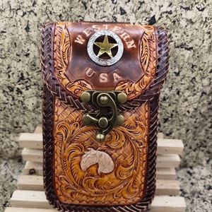 Funda de cuero estilo occidental para teléfono, hecha a mano, tallada, con correa, soporte para teléfono celular, regalo de cuero para él, regalo para hombre, regalo para papá.