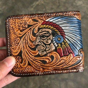 Cartera de cuero tallada a mano, cartera de jefe indígena, cartera plegable de vaquero occidental para hombre, cartera de cuero repujado, regalo para él, regalo para papá