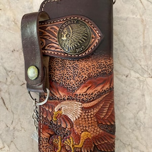 Cartera de motociclista de cuero tallado para hombre, billetera plegable de cuero con águila y cadena, billetera de vaquero occidental, regalo para él, regalo para hombres, regalo para papá