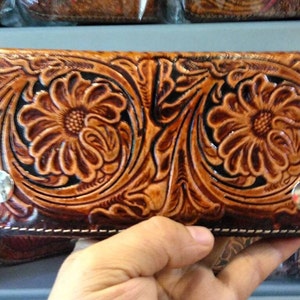 Geschnitzte Leder Herren Biker Brieftasche Kette Floral punziert Leder Bifold Brieftasche Western Cowboy Brieftasche Geschenk für ihn Geschenk für Männer Geschenk für Papa