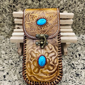 Funda de cuero estilo occidental para teléfono, hecha a mano, tallada, con correa, soporte para teléfono celular, regalo de cuero para él, regalo para hombre, regalo para papá.