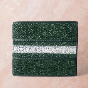Groene pijlstaartrog portemonnee echte pijlstaartrog huid portemonnee gepolijst pijlstaartrog lederen portemonnee exotische portemonnee tweevoudige portemonnee cadeau voor hem cadeau voor haar