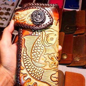 Cartera de motociclista de cuero tallado para hombre, billetera plegable de cuero con cadena de pez carpa, billetera de vaquero occidental, regalo para él, regalo para hombres, regalo para papá