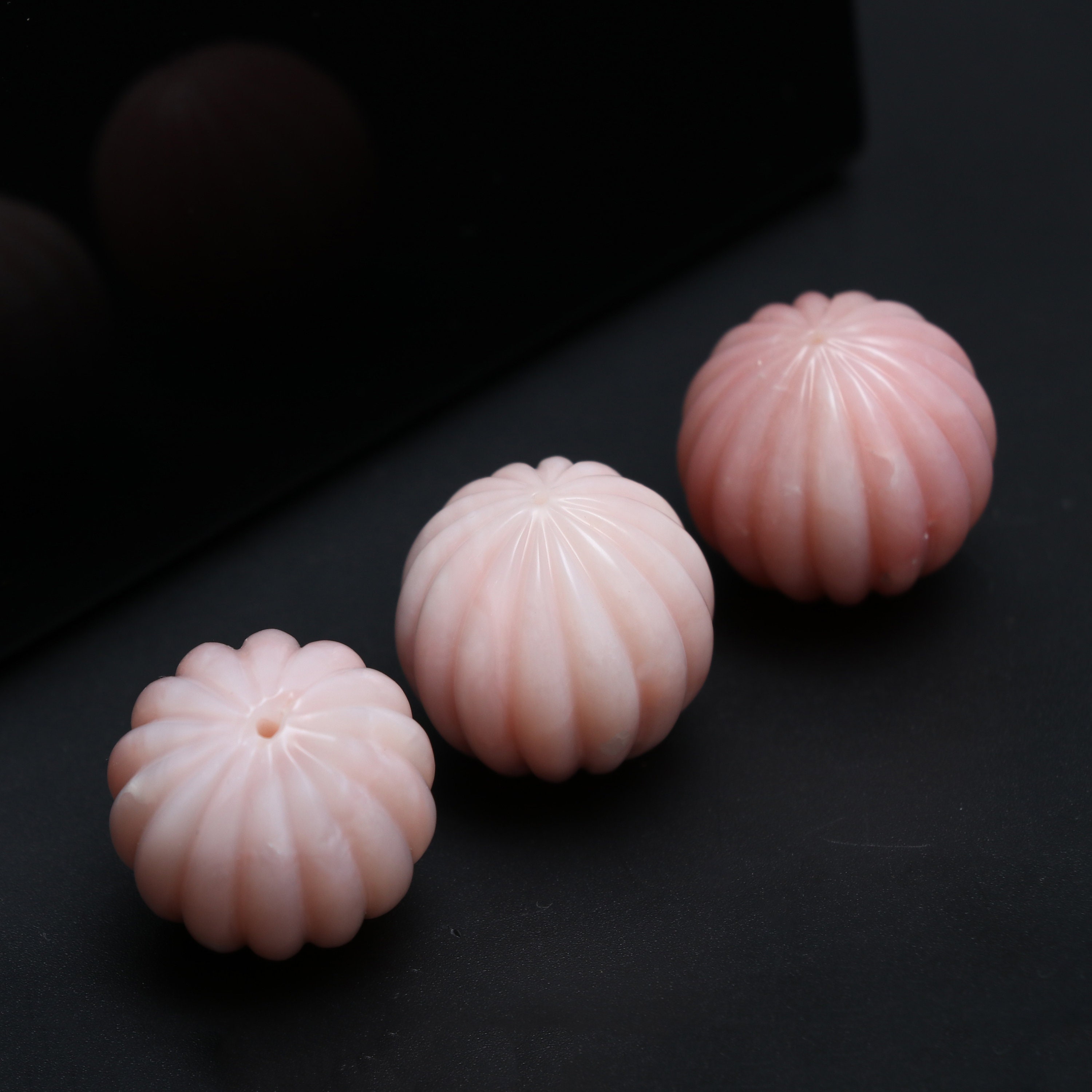 天然ピンクオパールラウンド彫刻ルースジェムストーン、25mm、ピンク