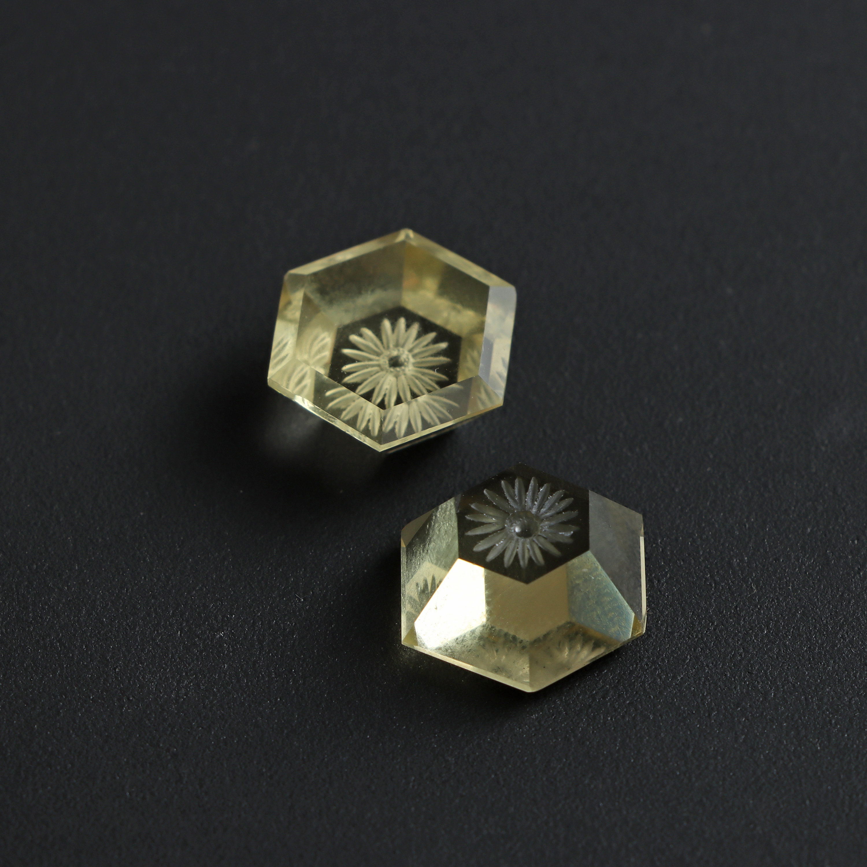 レモンクォーツインタリオ彫刻用ルースジェムストーン、14 x 16 mm