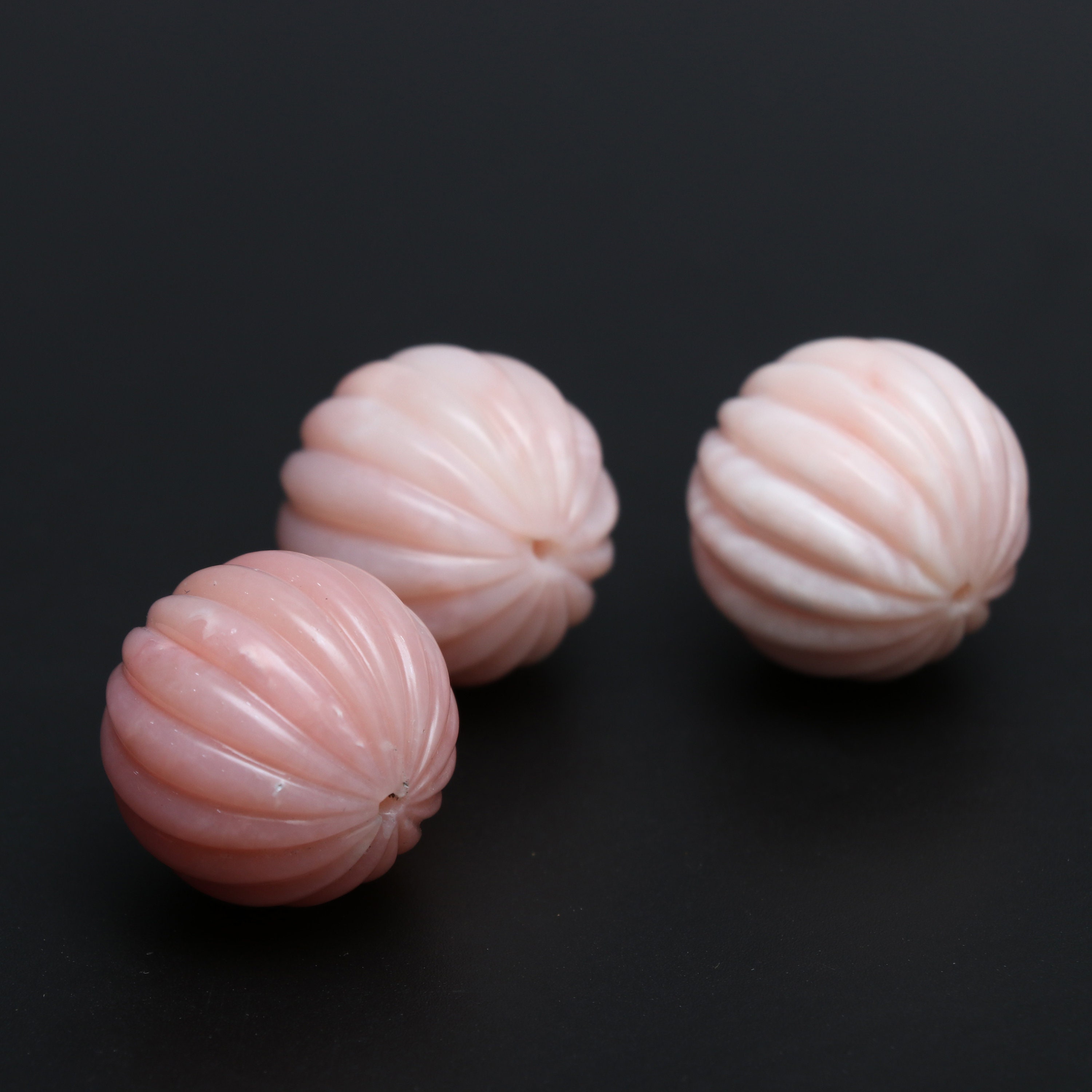 天然ピンクオパールラウンド彫刻ルースジェムストーン、25mm、ピンク