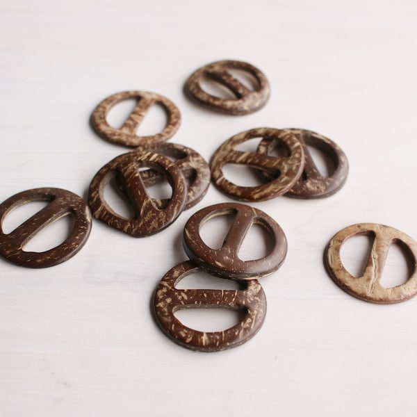 Round Coconut Buckles - 1.5"