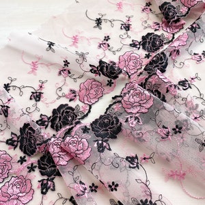 Gothic Rose Pink gespiegelt gestickte bestickte Tüll-Spitze |  Meterware in zwei 0,5m langen spiegelverkehrten Stücken