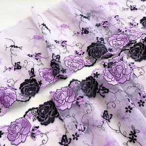 Gothic Rose Lila gespiegelte bestickte Tüll-Spitze |  Meterware in zwei 0,5m langen spiegelverkehrten Stücken