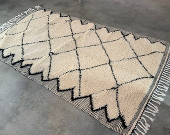 Authentic Vintage Moroccan Rug MNRG26424200 - 3’8” x 6’7”