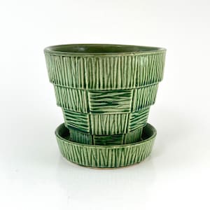 1950&#39;s 4&quot; &quot;Green&quot; McCoy Basketweave Planter/Flower Pot with Attached Saucer