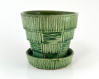 1950&#39;s 4&quot; &quot;Green&quot; McCoy Basketweave Planter/Flower Pot with Attached Saucer