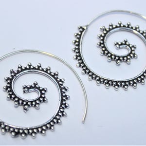 Pendientes de plata en espiral, pendientes de plata, pendientes bohemios, joyería tribal, joyería étnica, joyería de plata