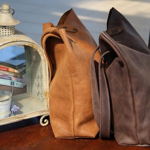 Handmade Italian leather totes with open and zipped exterior pockets, in mattone and cognac color.