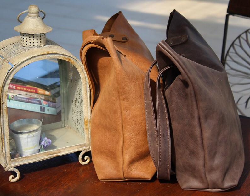 Handmade Italian leather totes with open and zipped exterior pockets, in mattone and cognac color.