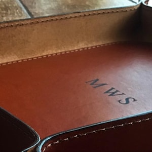 Bandeja personalizada, organizador de cuero para el hogar, regalo de oficina con monograma para él o ella, bandeja decorativa grabada personalizada