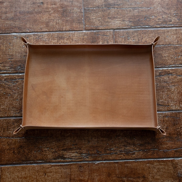 Valet tray for exquisite home and workplace décor, a handcrafted bespoke present with high-quality Italian leather, Valentine's Day gift!