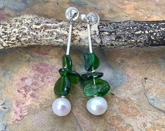 Emerald green Chrome diopside & white pearl drop earrings with sterling silver posts. Handmade gemstone dangle earring. Ooak