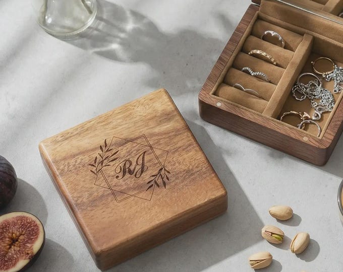 Custom Engraved Jewelry Box – Personalized Gift for Bridesmaids, Weddings, Christmas, Mother’s Day & More