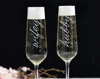 Personalized set of 2 Champagne Glass, Champagne flutes, Mr and Mrs Champagne glasses, Engraved Glass, Monogram Champagne Glass